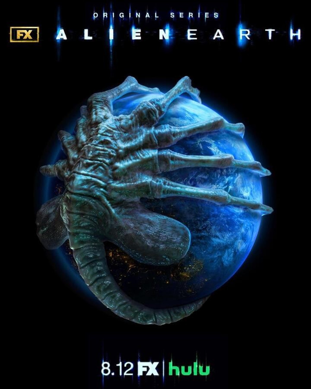 Der sogenannte Face-Hugger umarmt die Erde.