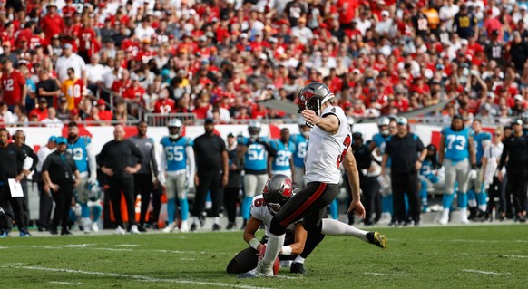 January 1, 2023, Tampa, Florida, USA: Tampa Bay Buccaneers place kicker Ryan Succop 3 kicks a field goal that is blocked and recovered by Carolina Panthers defensive tackle Derrick Brown 95 in the thi ...