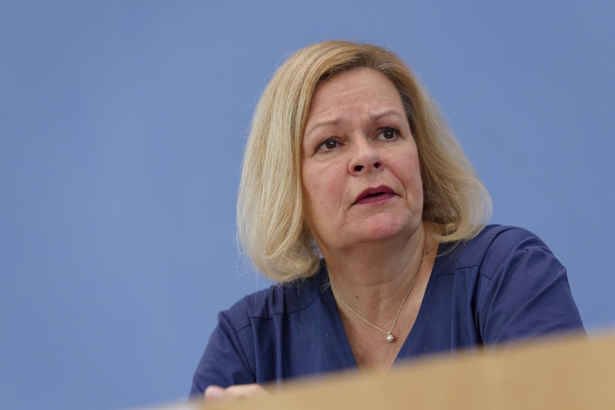 Verfassungsschutzbericht vorgestellt 2024-06-18 Deutschland, Berlin - Bundespressekonferenz: Nancy Faeser SPD, Bundesministerin des Inneren und f�r Heimat, und der Pr�sident des Bundesamts f�r Verfass ...