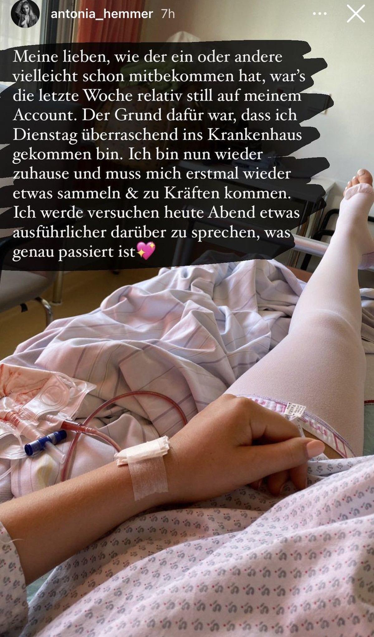 Dieses Bild zeigt Antonia noch im Krankenhaus.