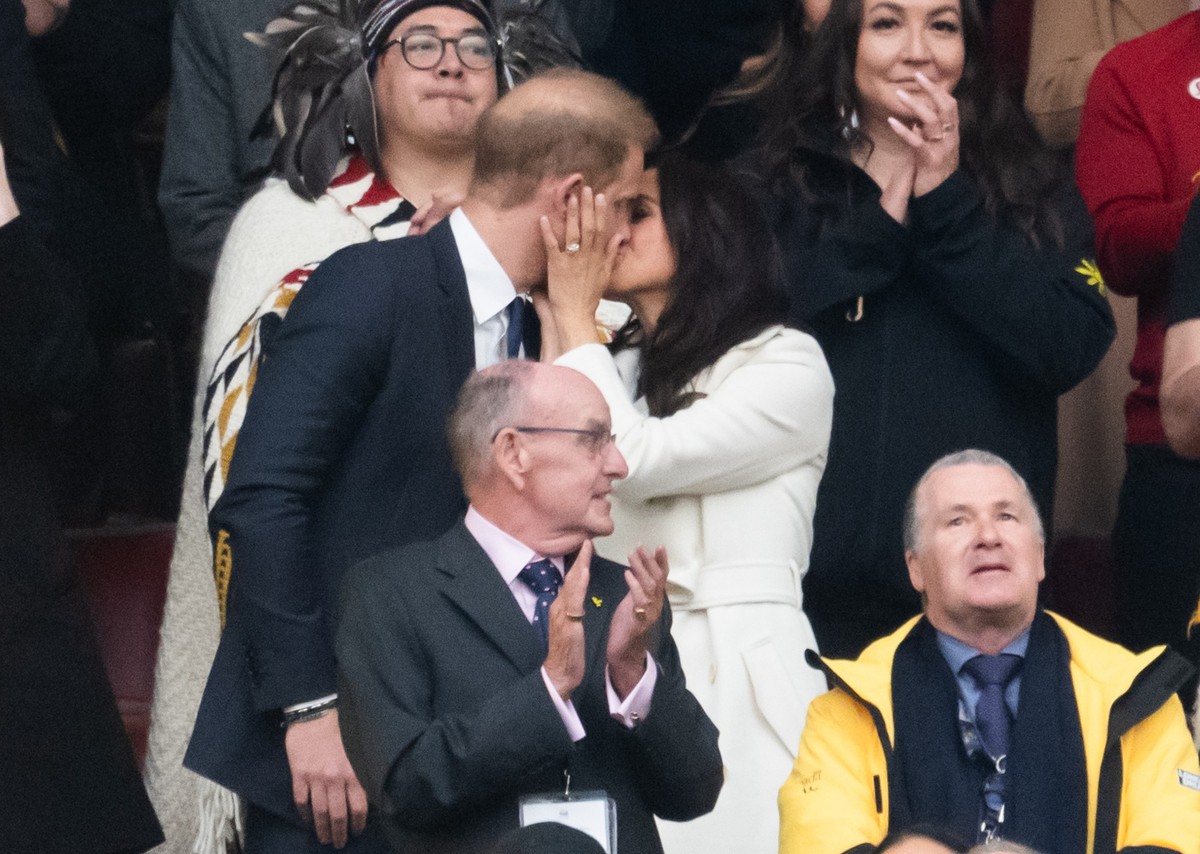 VANCOUVER, BRITISH COLUMBIA - FEBRUARY 08: Prince Harry, Duke of Sussex and Meghan, Duchess of Sussex kiss during the opening ceremony of the 2025 Invictus Games at BC Place on February 08, 2025 in Va ...