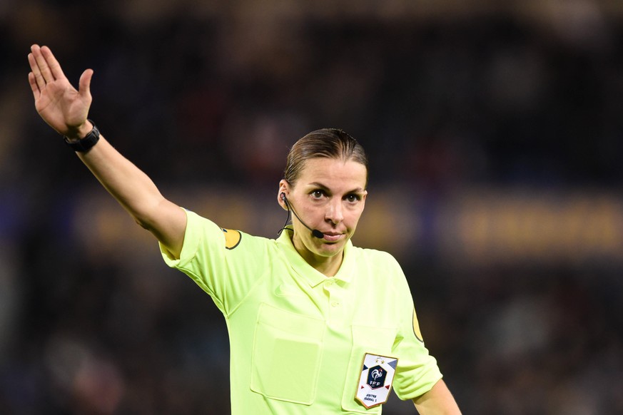 Stephanie FRAPPART arbitre FOOTBALL : RC Strasbourg Alsace vs Lille OSC - Ligue 1 - Strasbourg - 01/02/2020 FedericoPestellini/Panoramic PUBLICATIONxNOTxINxFRAxITAxBEL