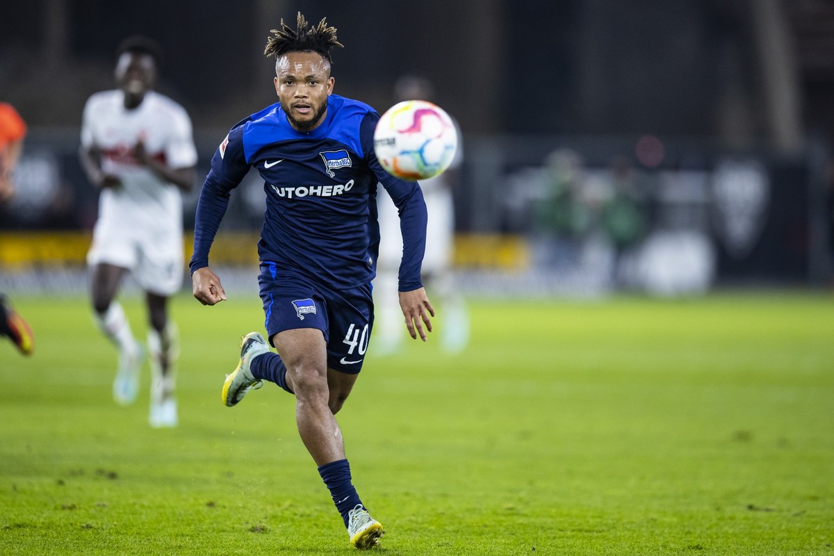 ARCHIV - 08.11.2022, Baden-Württemberg, Stuttgart: Fußball: Bundesliga, VfB Stuttgart - Hertha BSC, 14. Spieltag, Mercedes-Benz-Arena. Hertha BSC Berlins Chidera Ejuke in Aktion. Ejuke wird den Berlin ...