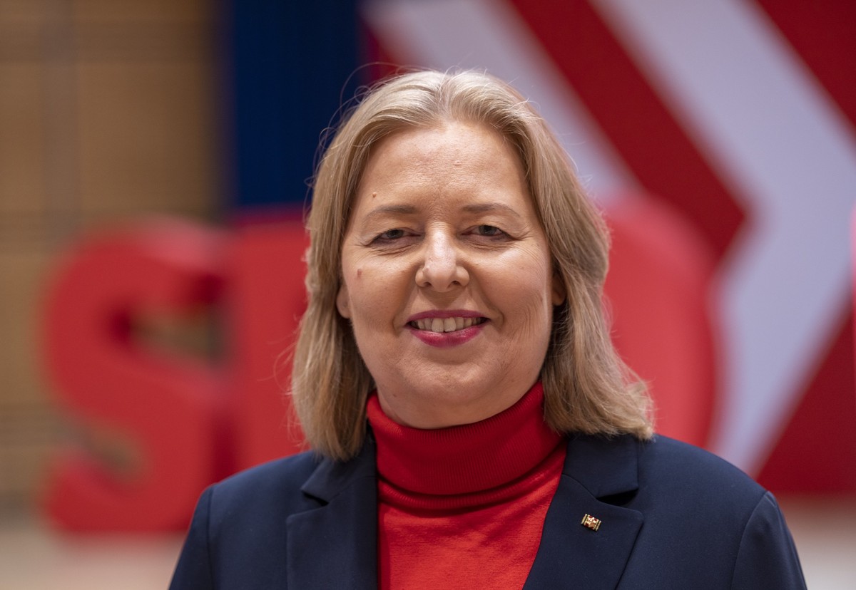 21.12.2024, Nordrhein-Westfalen, Essen: Bundestagspräsidentin Bärbel Bas (SPD) steht vor der Landesdelegiertenkonferenz der SPD in Nordrhein-Westfalen zur Aufstellung der Bundestagsreserveliste für di ...