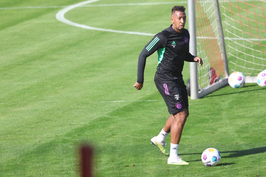 Jerome Boateng, Einzelbild, Freisteller, am Ball Fussball / FC Bayern Muenchen / Training an der Saebenerstrasse / 10.10.2023 / FOTO: Mladen Lackovic / LakoPress *** Jerome Boateng, single image, crop ...