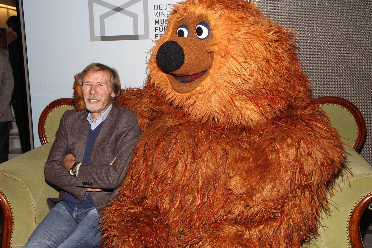 Ausstellung zu 40 Jahre Sesamstrasse . Berlin 12.12.2012 Horst Janson und Samson. Ausstellung zu 40 Jahre Sesamstrasse im Berliner Museum f�r Film und Fernsehen. Berlin 12.12.2012 Foto:xA.xBuggex/xFut ...