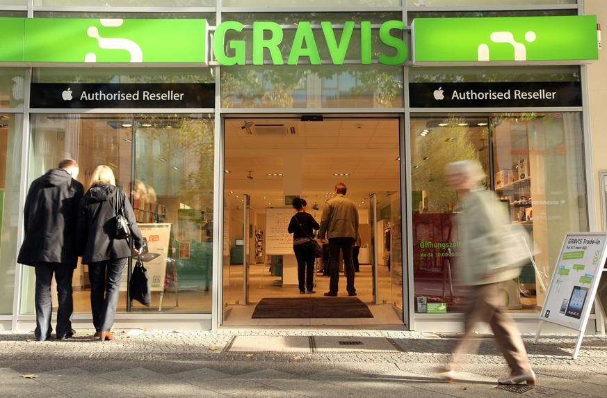 BERLIN, GERMANY - OCTOBER 20: Shoppers pass a Gravis store on October 20, 2012 in Berlin, Germany. Retail business is the third-biggest economic sector in Germany, and consumer spending has held up we ...