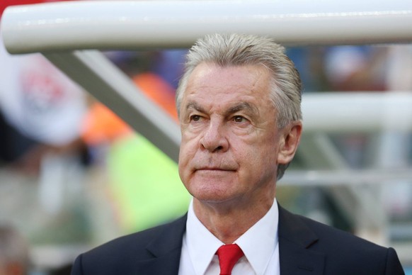 (140620) -- Salvador, 20 de junio de 2014 (Xinhua) Otmar Hitzfeld, entrenador del equipo nacional suizo, es visto durante el partido del Grupo E entre Suiza y Francia en la Copa Mundial de la FIFA 2014 en el Arena Fonte Nova Sant.