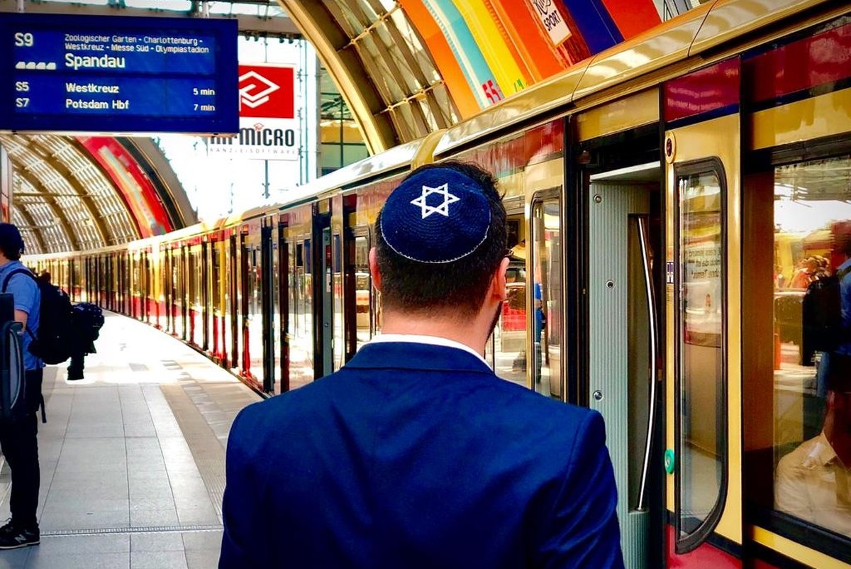 Mike Delberg Berlin Jude Kippa