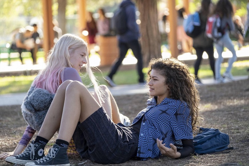 Hunter Schafer, Zendaya, Euphoria (2019) Photo Credit: Eddy Chen-HBO / The Hollywood Archive Los Angeles CA PUBLICATIONxINxGERxSUIxAUTxONLY Copyright: xEddyxChen-HBOx 33846003THA