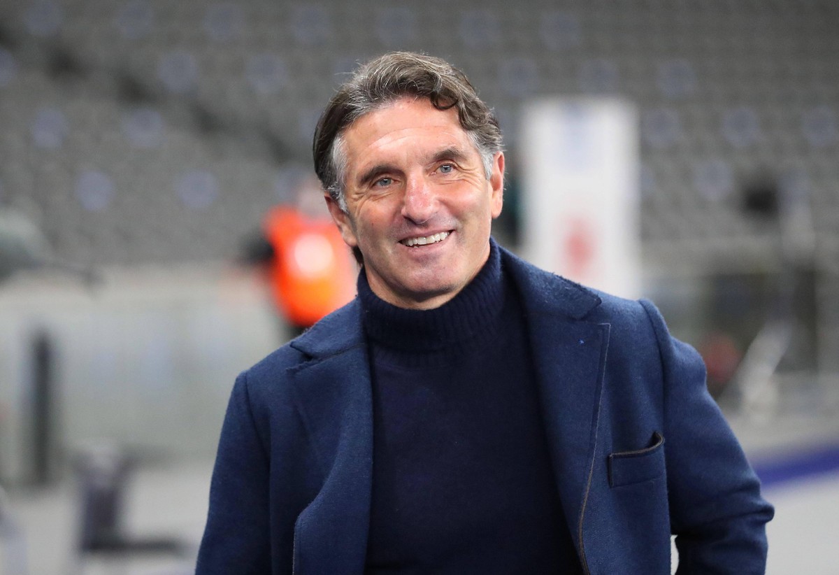 Hertha BSC vs. VfL, 1. BL Berlin, 01.11.2020, FU�BALL - Hertha BSC Berlin vs. VfL Wolfsburg, 1. BL, Saison 2020/21, Olympiastadion. Bild zeigt: Cheftrainer Bruno Labbadia Hertha BSC Berlin *** Hertha  ...