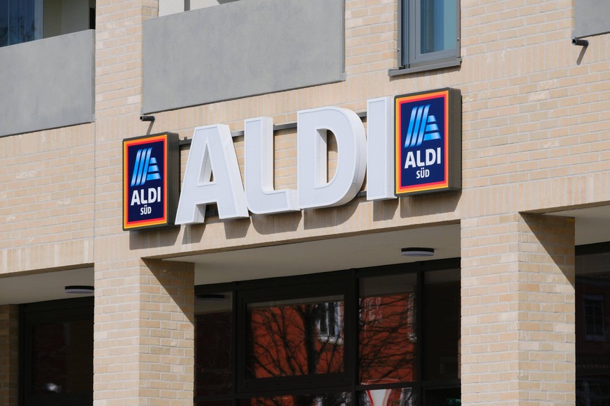 Tuebingen Filiale von Aldi Sued im neuen Gebaude DAS WESTSPITZ in Tuebingen, 25.03.2021 Aldi Sued Filiale im DAS WESTSPITZ. Teil eines neuen Stadtquartiers am ehemaligen Tuebinger Gueterbahnhof Tuebin ...