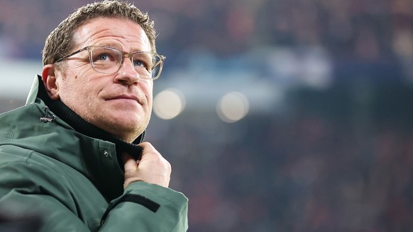 ARCHIV - 22.02.2023, Sachsen, Leipzig: Fußball: Champions League, RB Leipzig - Manchester City, K.o.-Runde, Achtelfinale, Hinspiel in der Red Bull Arena. Max Eberl, Leipzigs Sportdirektor, geht vor de ...