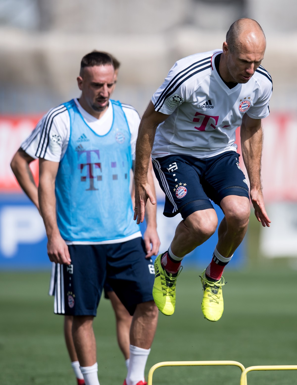 Jupp ist entzückt: Die Ü30er Robben (vorn) und Ribéry geben Gas