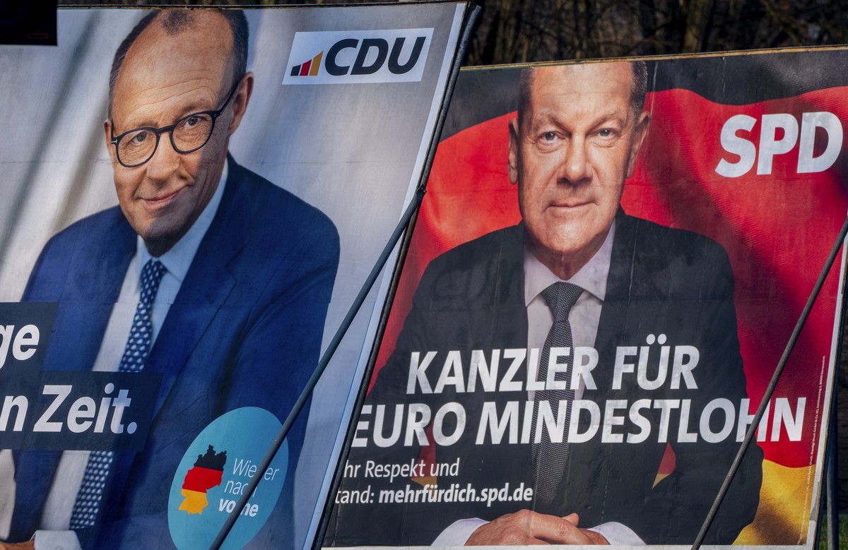 FILE - Election posters showing German Chancellor Olaf Scholz, right, and CDU top candidate for chancellor Friedrich Merz in Frankfurt, Germany, Feb. 8, 2025. (AP Photo/Michael Probst, File)