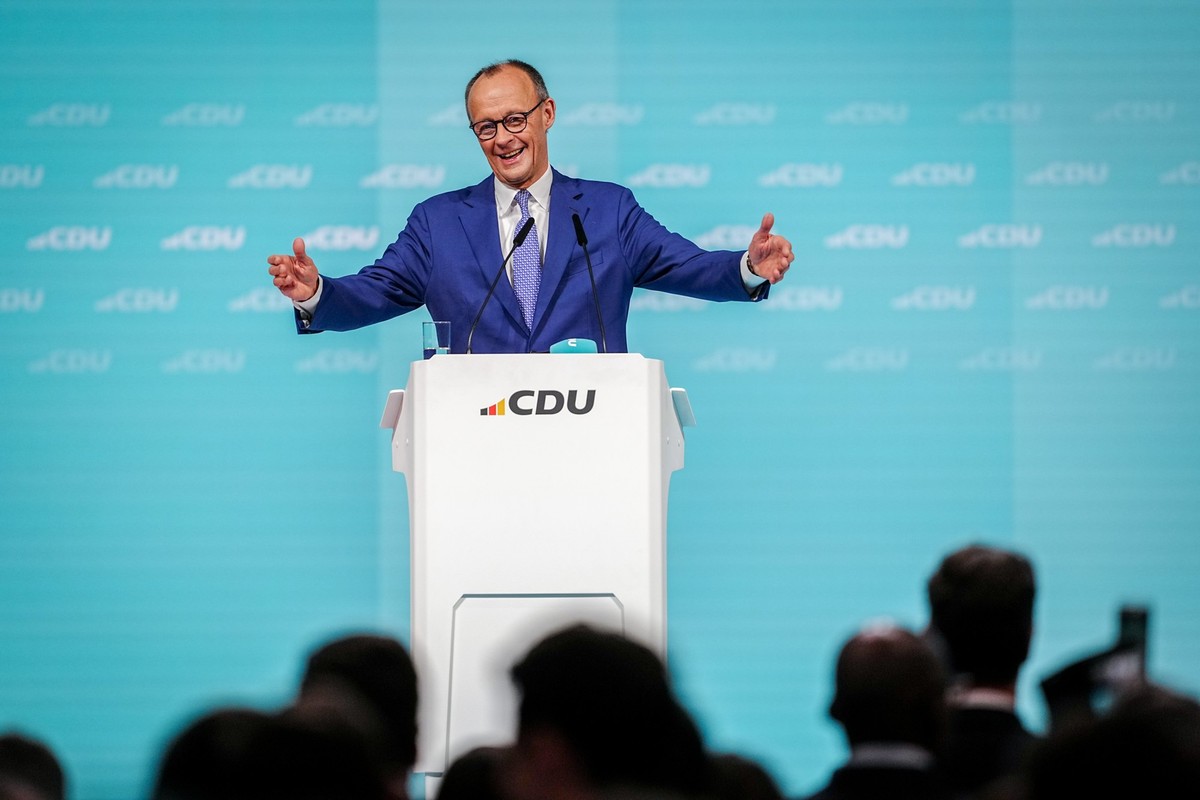 03.02.2025, Berlin: Friedrich Merz, Unions-Kanzlerkandidat und CDU-Bundesvorsitzender, spricht beim 37. Bundesparteitag der CDU. Die CDU will bei dem Parteitag ein «Sofortprogramm» beschließen, das di ...
