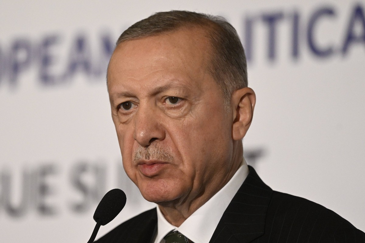 Turkish President Recep Tayyip Erdogan attends a news conference at the end of the first day of the European Political Community EPC, new political grouping, on October 6, 2022, at the Prague Castle,  ...