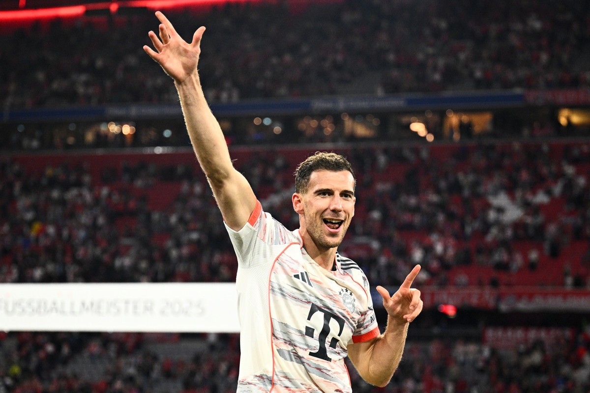 10.05.2025, Bayern, M�nchen: Fu�ball: Bundesliga, Bayern M�nchen - Borussia M�nchengladbach, 33. Spieltag, Allianz Arena. M�nchens Leon Goretzka jubelt. WICHTIGER HINWEIS: Gem�� den Vorgaben der DFL D ...