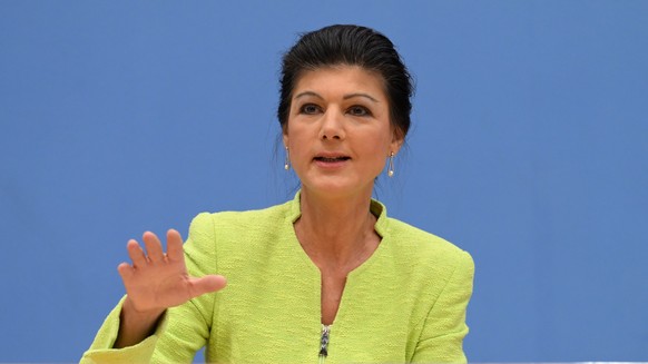 ARCHIV - 23.10.2023, Berlin: Politikerin Sahra Wagenknecht spricht während der Pressekonferenz zur Gründung des Vereins «Bündnis Sahra Wagenknecht - Für Vernunft und Gerechtigkeit». (zu dpa: «SPD-Frak ...