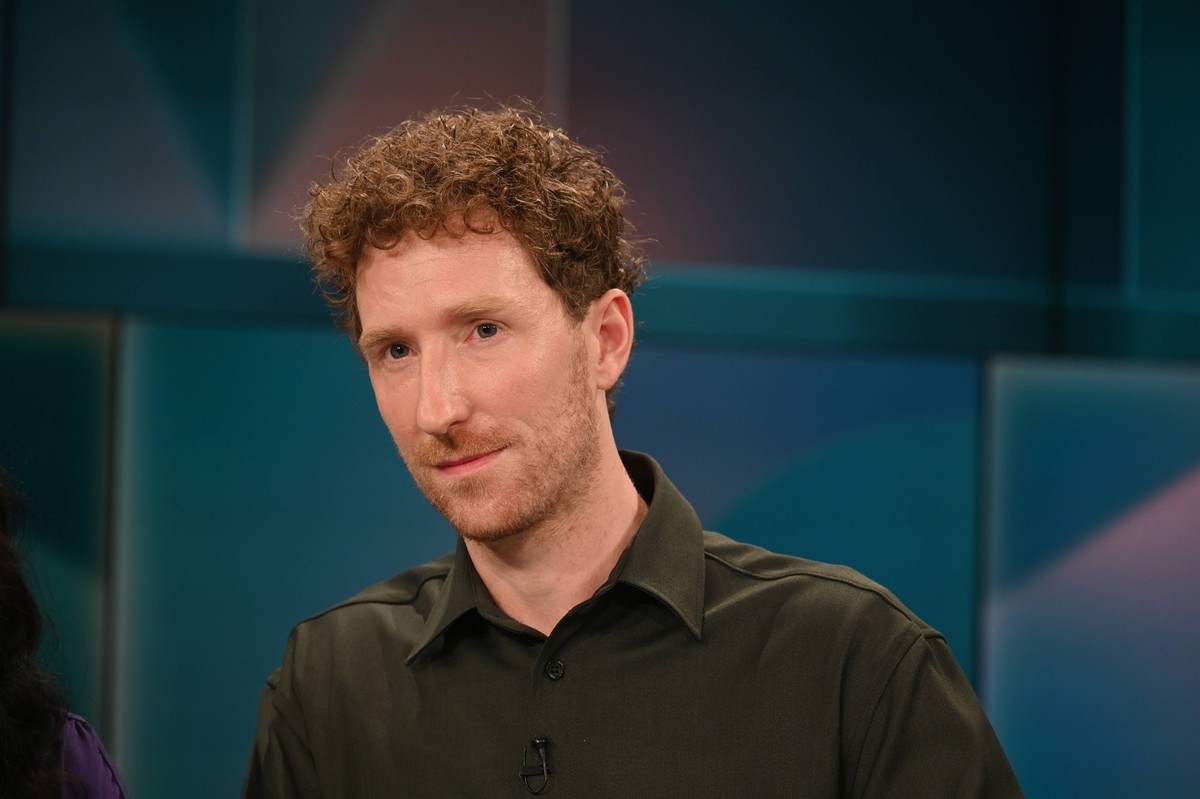 Moderator Louis Klamroth in der ARD Talkshow Hart aber Fair mit dem Thema Krieg in Nahost, Hass und Proteste bei uns: Wie weit geht die Solidarit�t mit Israel *** Presenter Louis Klamroth on the ARD t ...