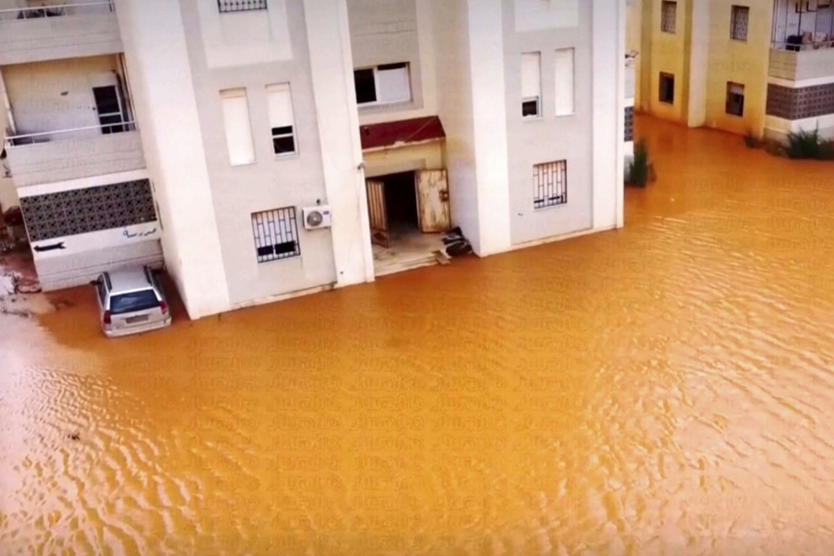 SCREENSHOT - 11.09.2023, Libyen, Marj: Straßen sind nach dem Sturm &quot;Danial&quot; überflutet. Es wird erwartet, dass die Zahl der Opfer weiter steigen wird. Nach heftigen Unwettern in Libyen befür ...