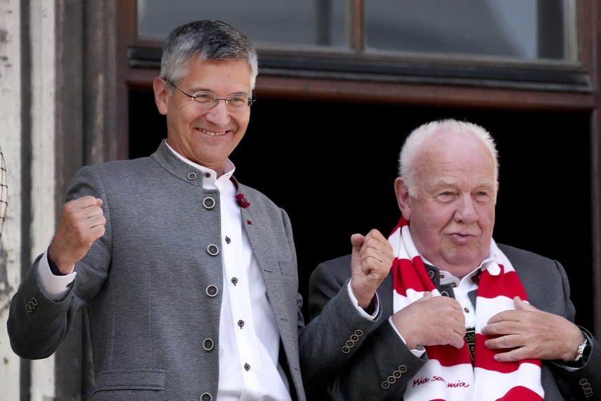 Munich&#039;s President Herbert Hainer, left, and Munich&#039;s 2. Vice President Walter Menneks, right, celebrate on the balcony of the town hall at Marienplatz square in Munich, Germany, Sunday, May ...