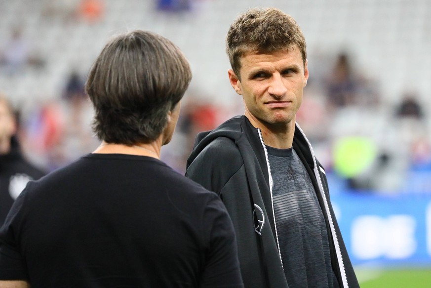 Dein Ernst, Jogi? Thomas Müller (r.) scheint mit dem Bundestrainer und der Nationalelf abgeschlossen zu haben.