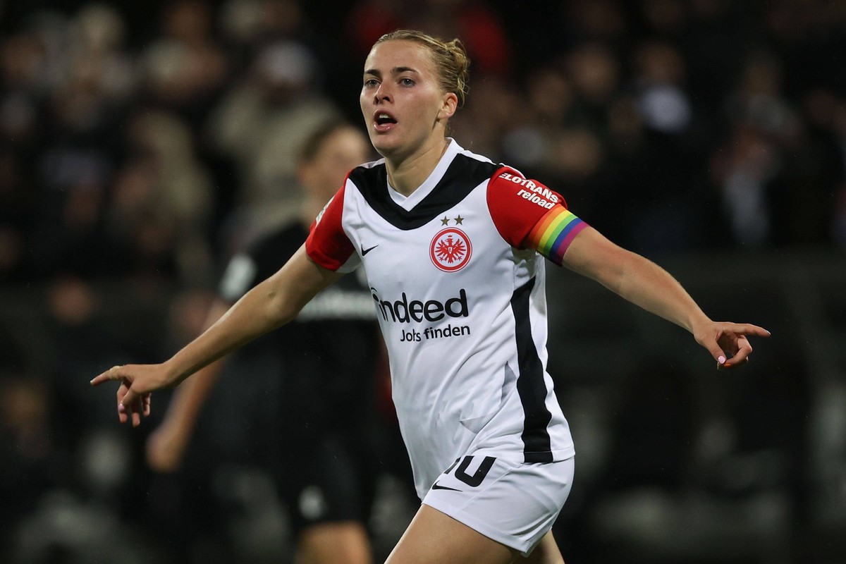 Frankfurt am Main, 14.10.2024 xJFAx Google Pixel Frauen Bundesliga 6.Spieltag Eintracht Frankfurt - SC Freiburg v.l., Laura Freigang Eintracht Frankfurt Torjubel, Goal celebration, celebrate the goal  ...