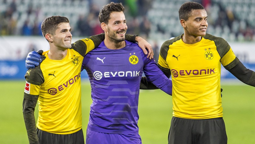 Roman Bürki (Mitte) und&nbsp;Manuel Akanji (rechts) lachen hier mal (ausnahmsweise) nicht über Breel Embolo.