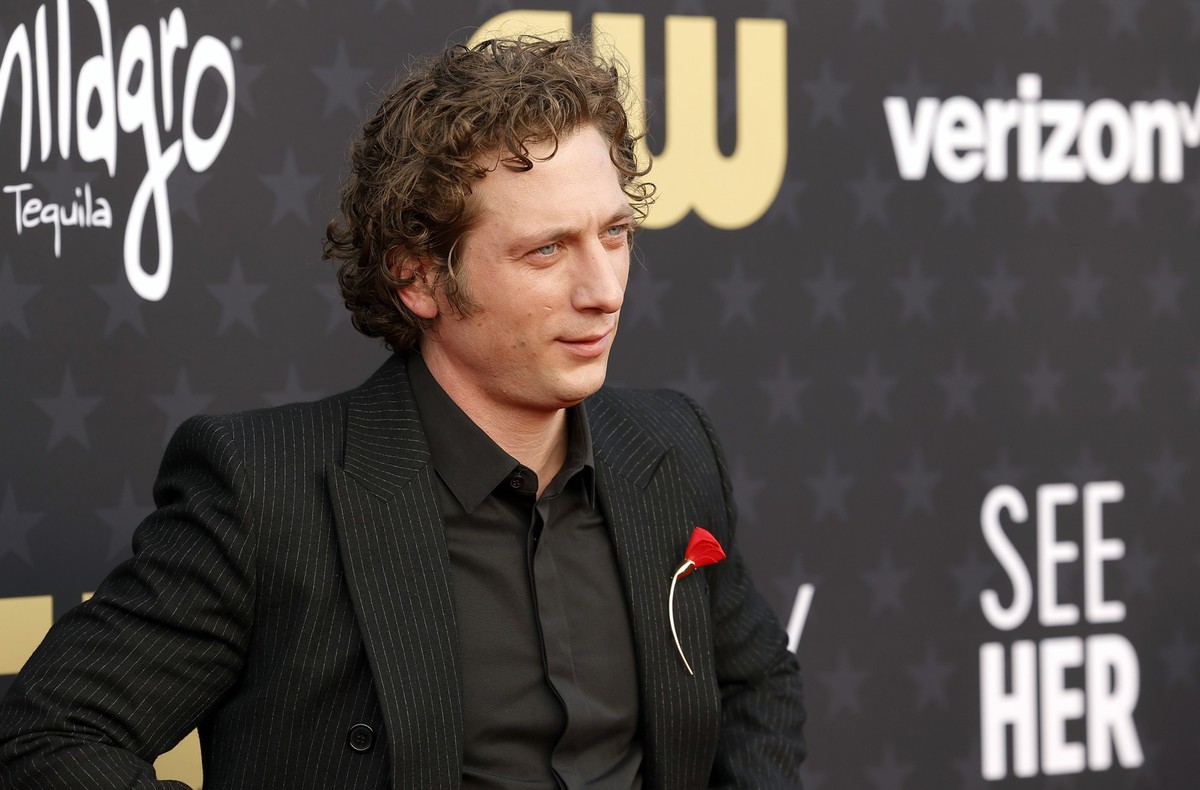 SANTA MONICA, CALIFORNIA - JANUARY 14: Jeremy Allen White attends the 29th Annual Critics Choice Awards at Barker Hangar on January 14, 2024 in Santa Monica, California. (Photo by Frazer Harrison/Gett ...