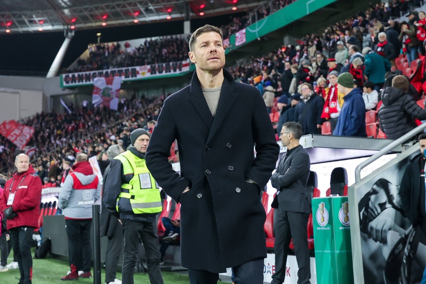 06.02.2024, Fussball, Saison 2023/2024, DFB-Pokal, Viertelfinale, Bayer 04 Leverkusen - VfB Stuttgart, Cheftrainer Xabi Alonso Bayer 04 Leverkusen, Leverkusen BayArena NRW Deutschland xRHR-FOTO/DEx ** ...