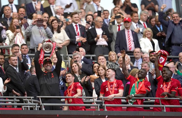 Chelsea v Liverpool - Emirates FA Cup Final - Wembley Stadium Liverpool manager Jurgen Klopp lifts the trophy after the Emirates FA Cup final at Wembley Stadium, London. Picture date: Saturday May 14, ...