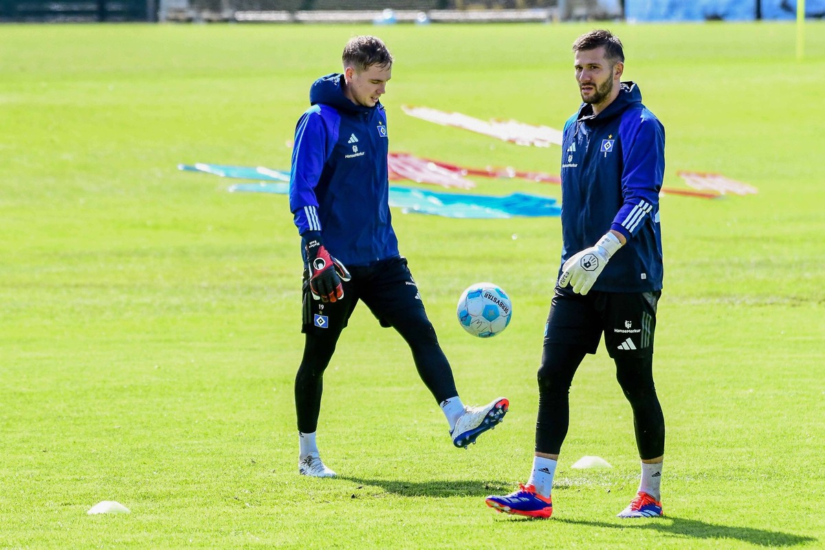 Matheo Raab Heuer Fernandes Daniel HSV Deutschland , Hamburg , Trainingsgel�nde am Volksparkstadion , Fussball , 2 Bundesliga , Training des Hamburger SV *** Matheo Raab Heuer Fernandes Daniel HSV Ger ...