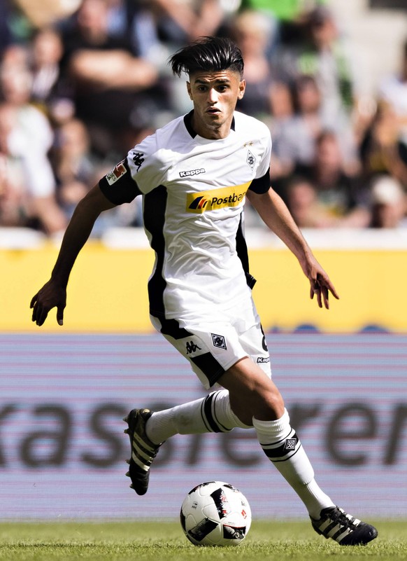 Mo Dahoud im Trikot von Borussia Mönchengladbach mit einer Mischung aus Lang- und Kurzhaarschnitt.