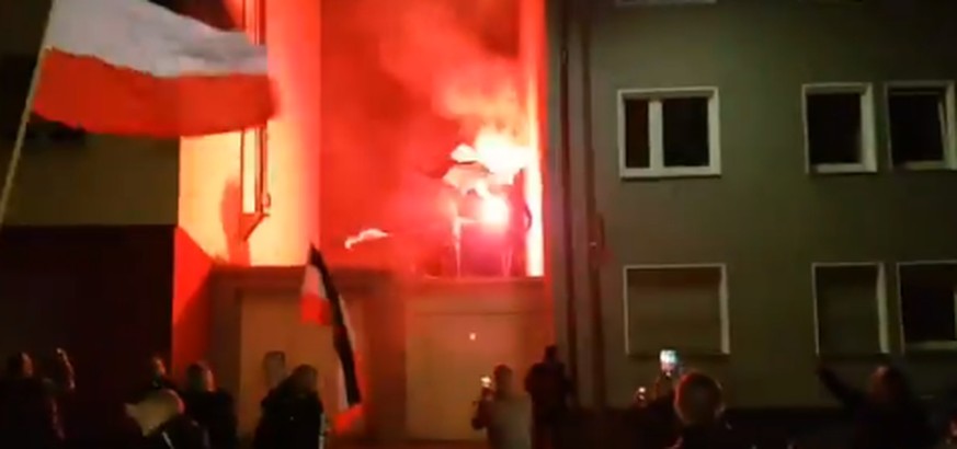 Journalist attackiert, Pyrotechnik abgefeuert – Neonazi-Demos in Chemnitz und Dortmund