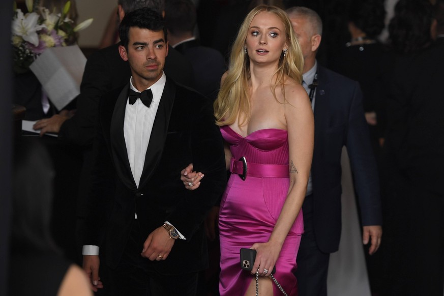 January 19, 2020, Los Angeles, California, USA: JOE JONAS AND SOPHIE TURNER walk past the Press Room during the 26th Annual Screen Actors Guild Awards, held at The Shrine Expo Hall. Los Angeles USA -  ...