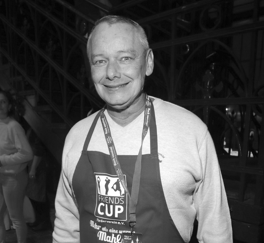 Harry Schulz bei der Charity-Weihnachtsfeier Mehr als eine warme Mahlzeit für Obdachlose in der Fischauktionshalle. Hamburg, 03.12.2019 *** Harry Schulz at the Charity Christmas Party More than a hot  ...