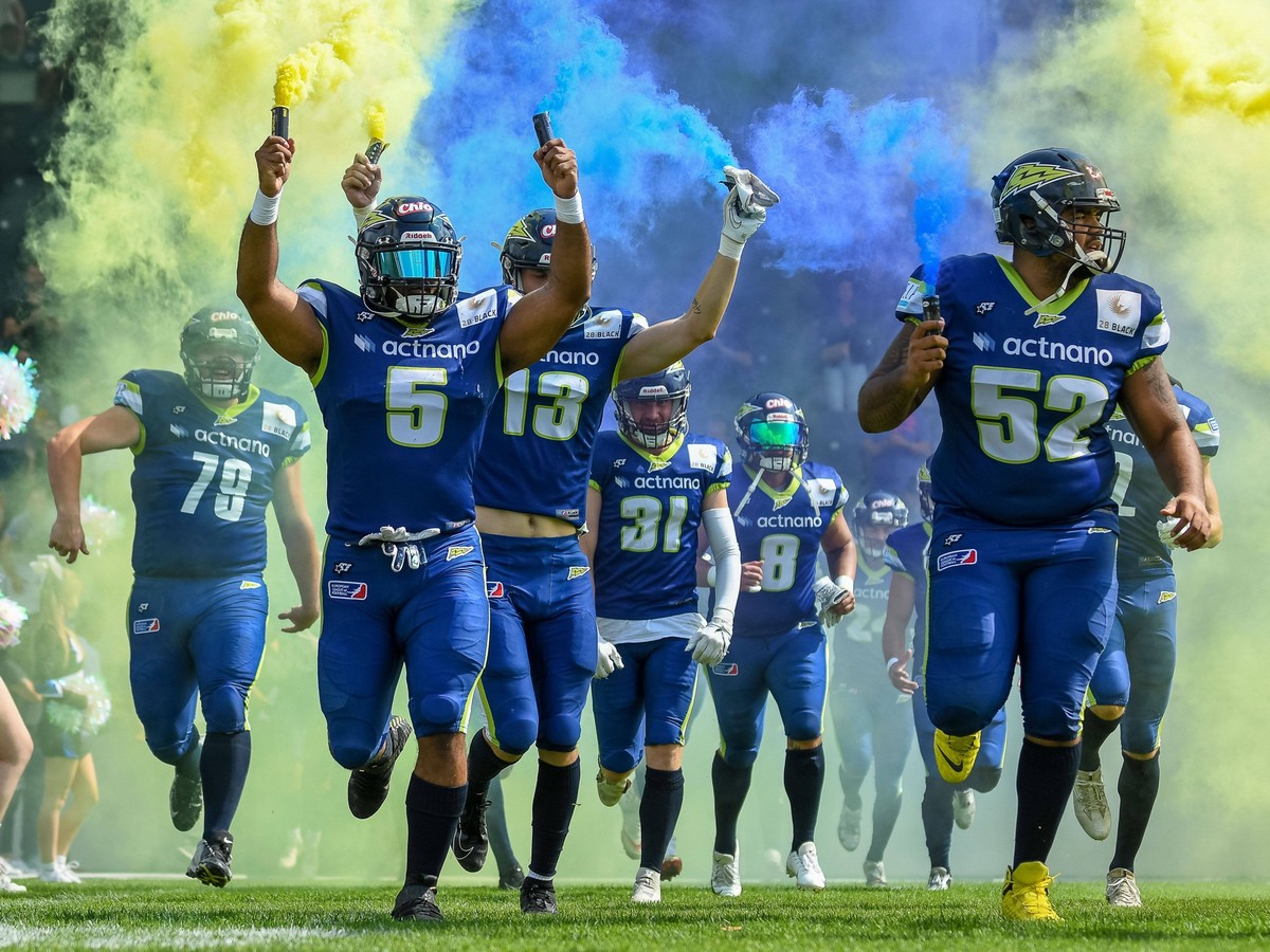 Phileas Pasqualini Stuttgart Surge 5, Noah Bomba Stuttgart Surge 13, Darnell Minton Stuttgart Surge 52, Stuttgart Surge vs. Leipzig Kings, American Football, European League of Football, Spieltag 13, ...