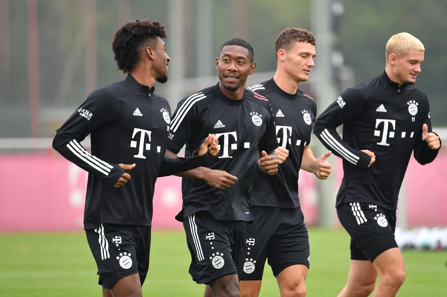 v.li:Kingsley COMAN Bayern Muenchen, David ALABA Bayern Muenchen, Benjamin PAVARD Bayern Muenchen, Michael CUISANCE Bayern Muenchen, Aktion. FC Bayern Muenchen 1.Mannschaftstraining, Training an der S ...