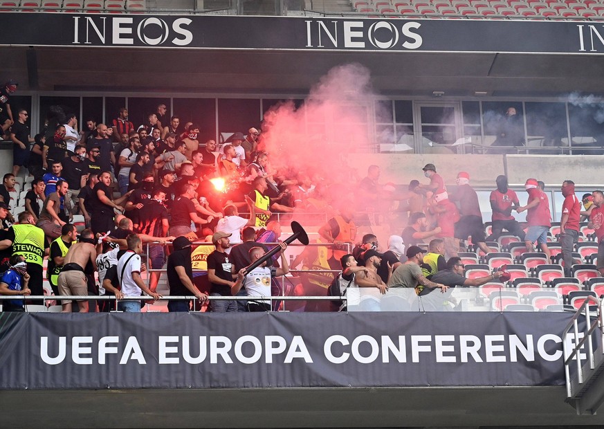 08.09.2022, Nice, France, Allianz Riviera, OGC Nice vs 1. FC Koeln - UEFA Europa Conference League 2022-2023 - Group D, . Ausschreitungen zwischen Fans von Nizza und Koeln Foto Ralf Treese Nice Allian ...