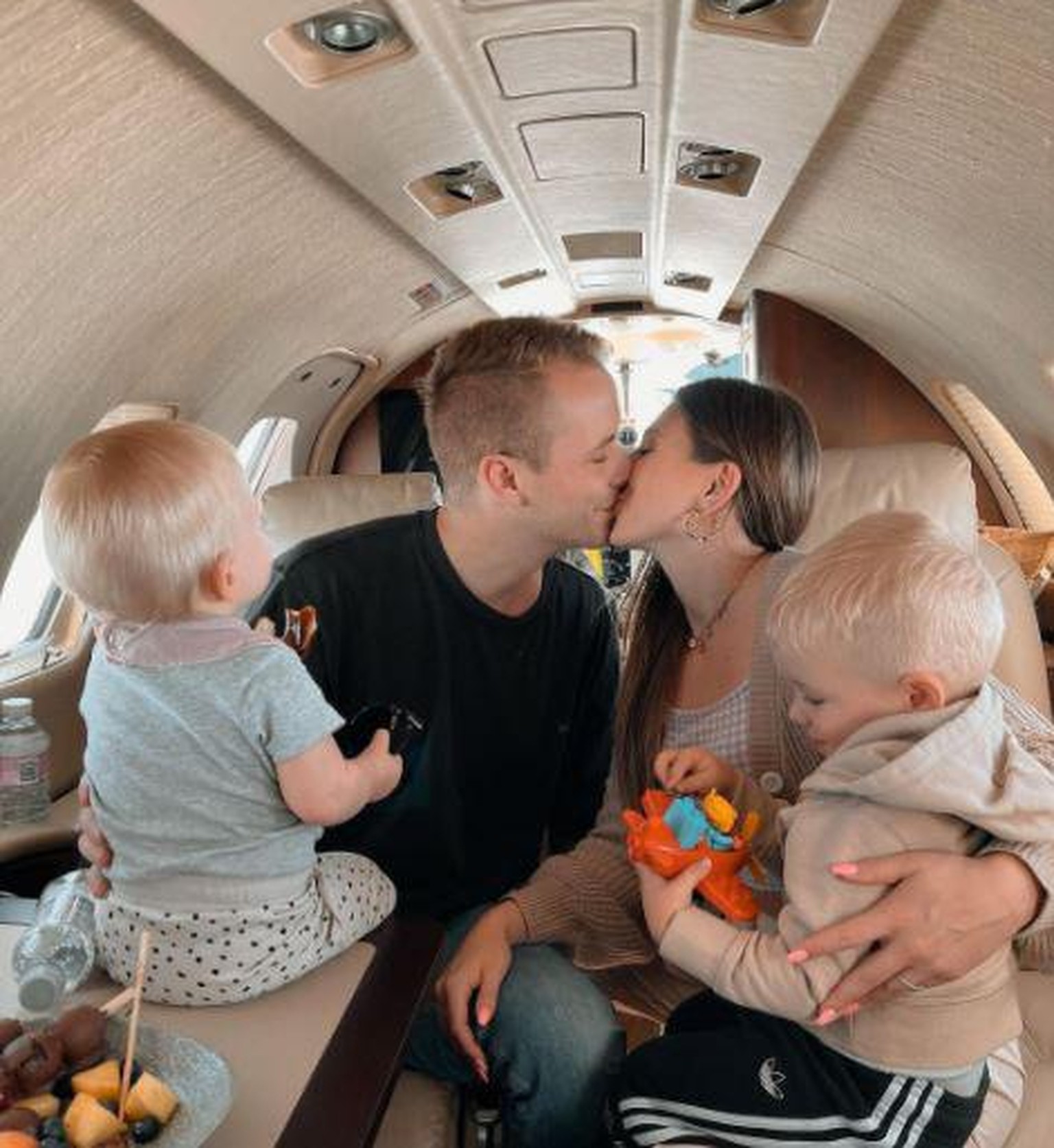 Youtuber Paar Fliegt Mit Privatjet Zum Neuen Ferienhaus Fans Sehen S Gelassen Watson