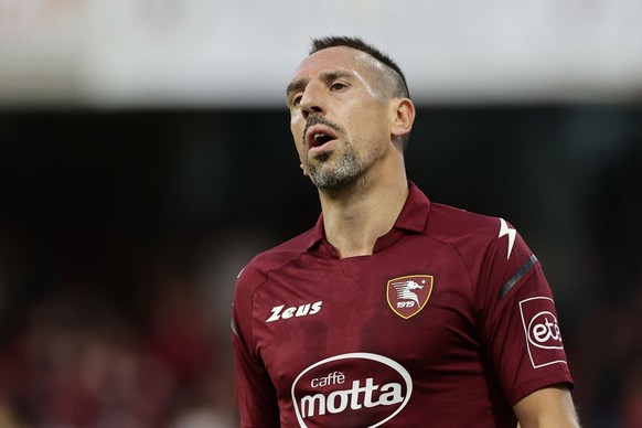 22.09.2021, Italien, Salerno: Franck Ribery von US Salernitana reagiert während eines Spiels der Serie A gegen Hellas Verona FC. (zu dpa: «Medien: Ex-Bayern-Star Ribéry vor Karriereende») Foto: Alessa ...