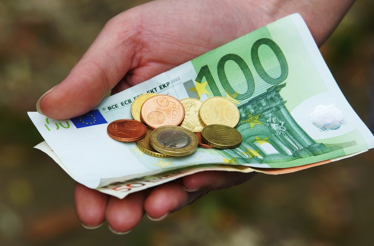money or coins or cash or banknotes, , , 22.09.2014, Copyright: xSiegix Panthermedia12469752.jpg