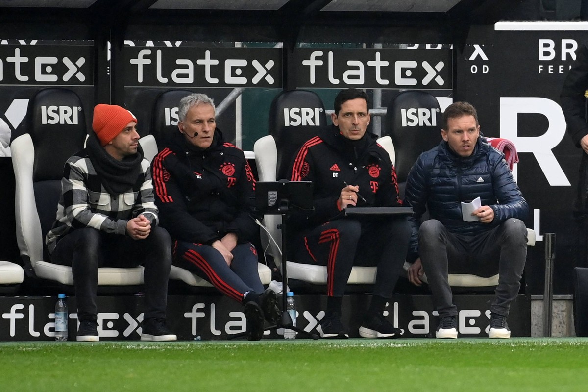 Bayern Trainerbank, v.re., Trainer Julian Nagelsmann FC Bayern Muenchen, Co Trainer Dino Toppmöller FC Bayern Muenchen, Co Trainer Xaver Zembrod FC Bayern Muenchen, Marco Neppe Technischer Direktor FC ...