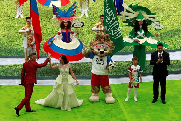 Russian soprano Aida Garifullina (CL), British singer Robbie Williams and Ronaldo Nazario Da Lima (R) during the opening ceremony of during the FIFA World Cup WM Weltmeisterschaft Fussball 2018 Group ...