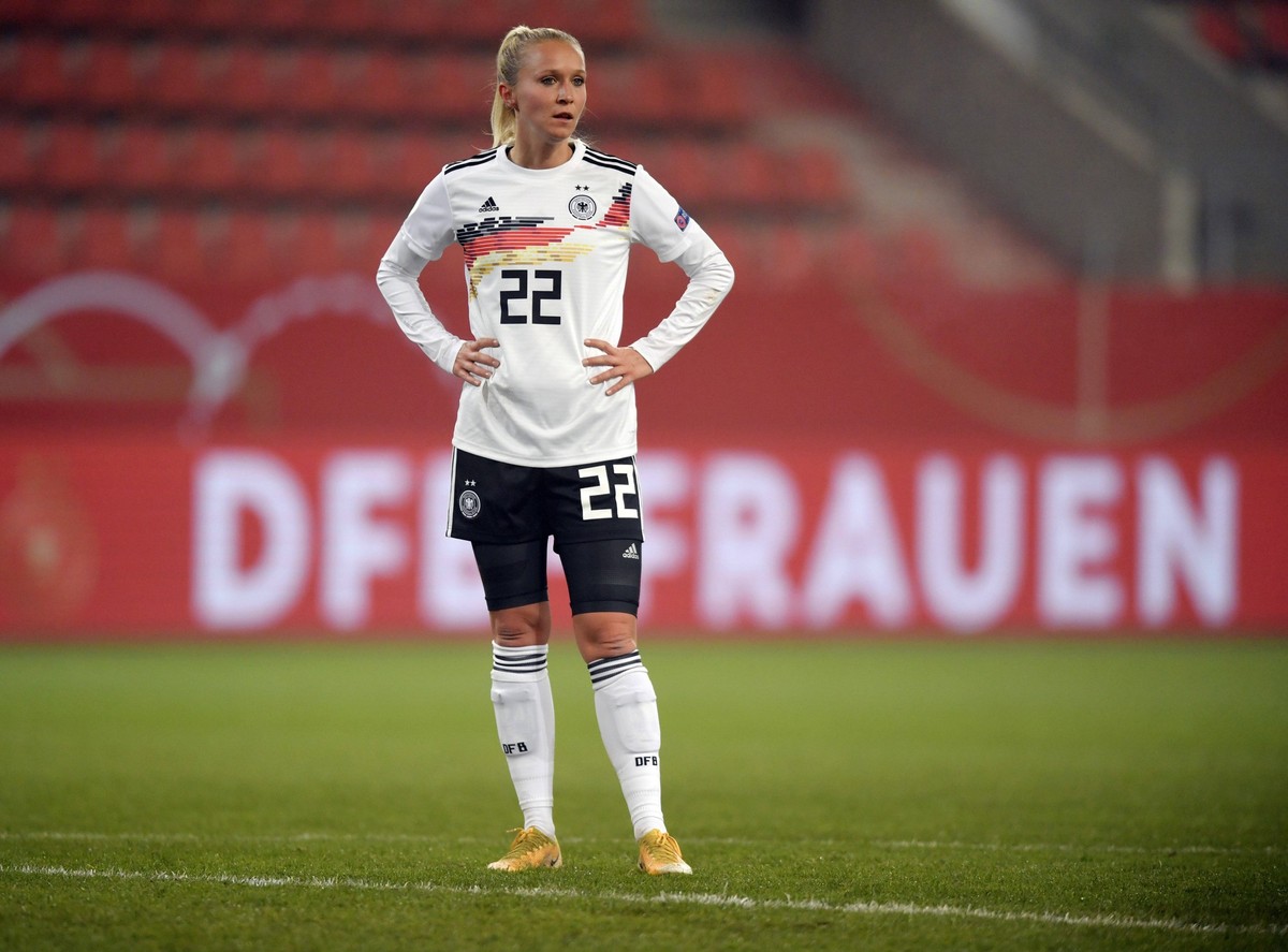 27.11.2020, Fussball Frauen-Nationalmannschaft, EM-Qualifikation 2020/21, Deutschland - Griechenland, im Audi-Sportpark in Ingolstadt. Turid Knaak Deutschland nachdenklich *** 27 11 2020, Football Wom ...