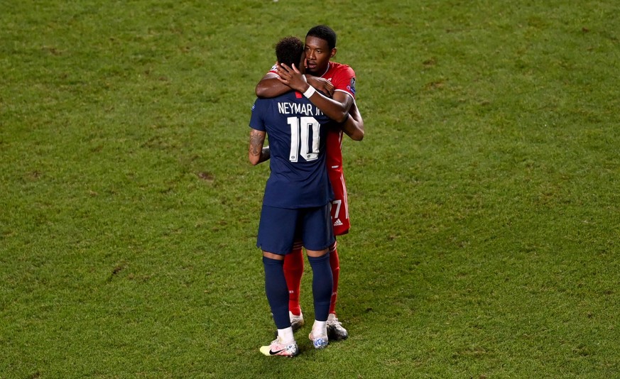 FOOTBALL : Paris Saint Germain vs Bayern Munich - Finale - UEFA Ligue des Champions - 23/08/2020 LISBON, PORTUGAL - AUGUST 23: David Alaba of FC Bayern Munich consoles Neymar of Paris Saint-Germain af ...