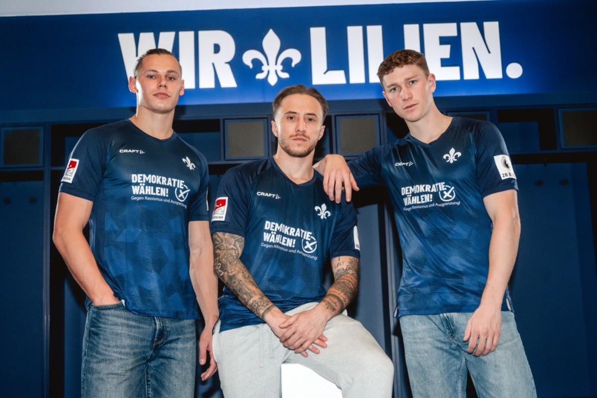 Der SV Darmstadt läuft am Sonntag im Sondertrikot auf.