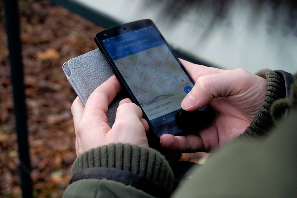 Nicht nur für Autofahrende ist Google Maps eine hilfreiche Unterstützung.