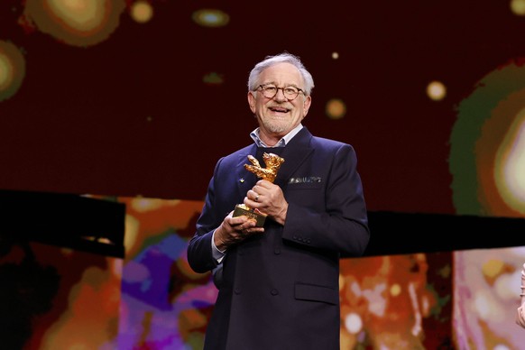 Steven Spielberg, der Regisseur und Preistraeger bei der Goldenen Ehrenbaer Gala Verleihung im Rahmen der 73. Berlinale International Film Festival am 21.02.2023 in Berlin Berlinale 2023- Goldener Ehe ...